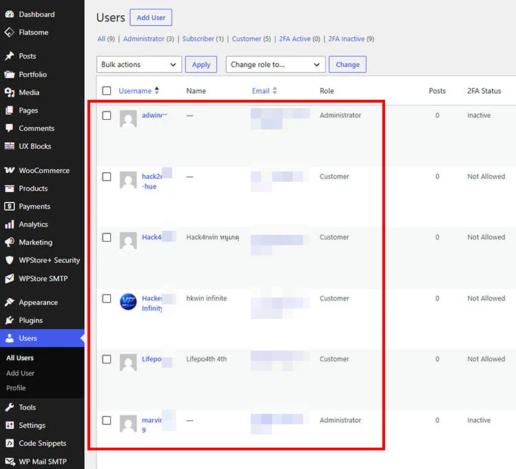 ภาพหน้าจอแสดงเมนูรายชื่อผู้ใช้งาน (Users) ใน WordPress พร้อมกรอบสีแดงที่เน้นให้ตรวจสอบบัญชีผู้ใช้แปลกปลอมหลังจากเว็บโดนแฮก